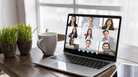 Online-Austausch am Computer