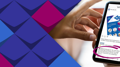 Smartphone in der Hand mit Social-Media Posting und Bildbeschreibung auf dem Display