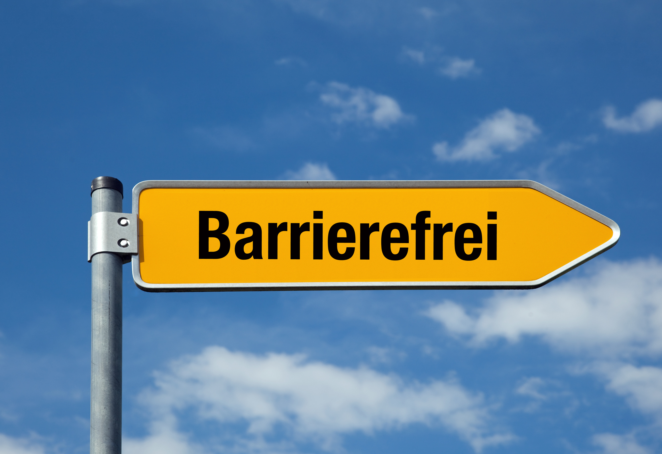 Straßenschild mit Überschrift "barrierefrei"