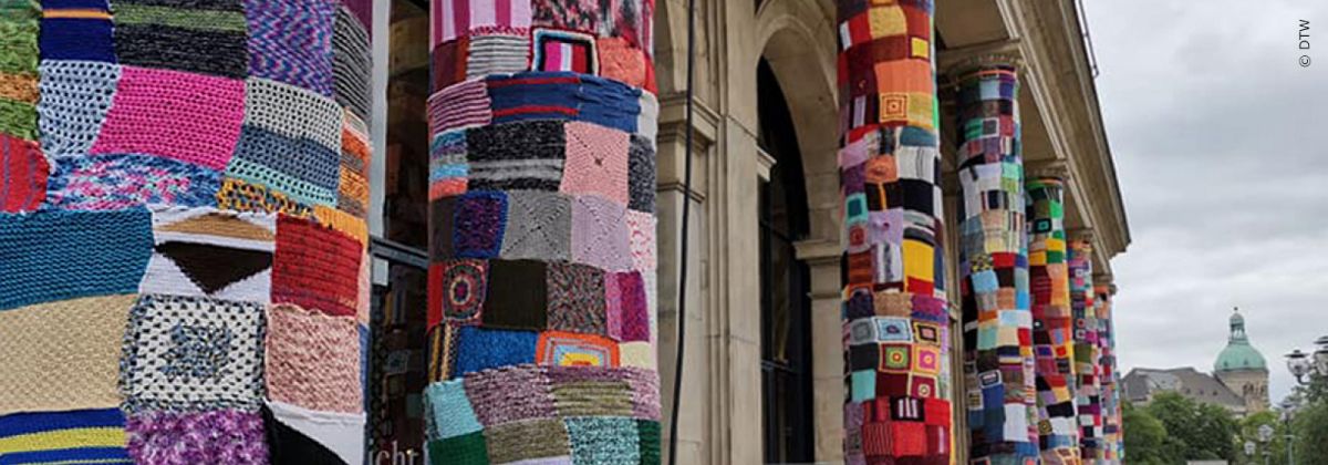 Yarn Bombing an der Staatsoper Hannover